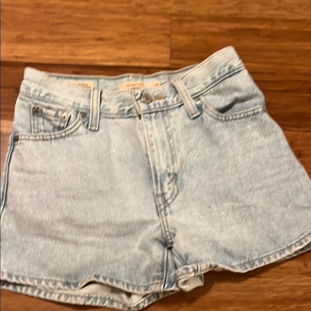 Levi’s premium women’s mom shorts